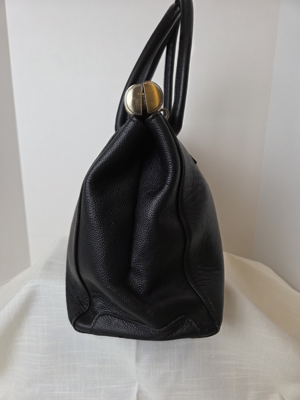Black Leather Top-Handle Women's Bag with Gold Hardware - Picture 4 of 9